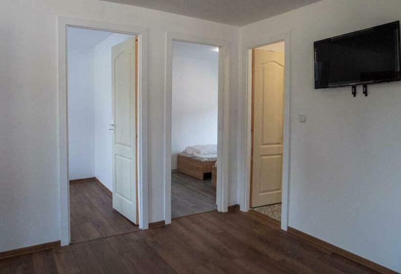 بنجلو عائلى, Poiana Cu Flori