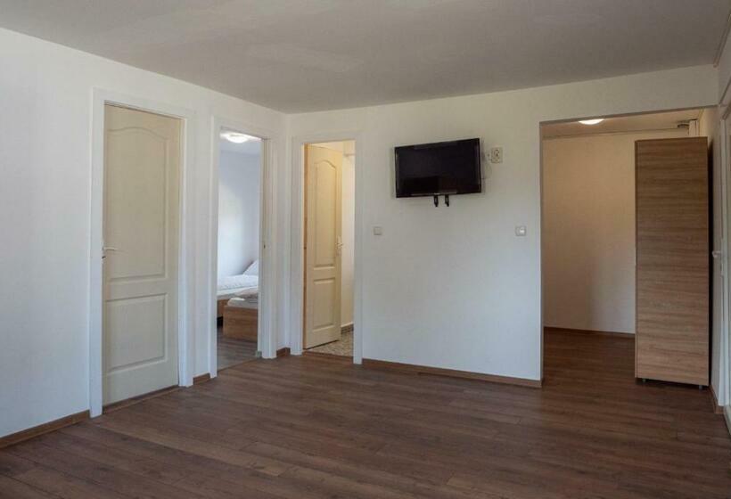 بنجلو عائلى, Poiana Cu Flori