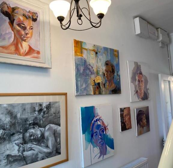 Номер Стандарт, Art House B & B