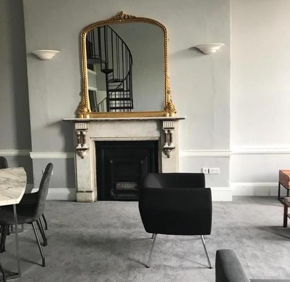 סטודיו דלוקס, Leevin Studios