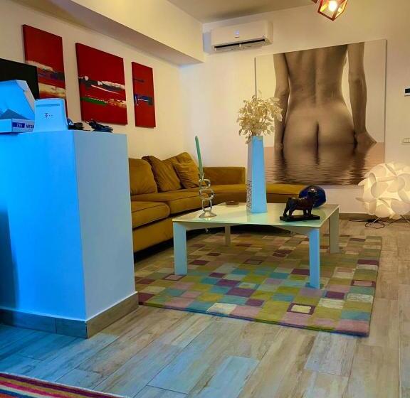 디럭스 스튜디오, Rohan Studio One