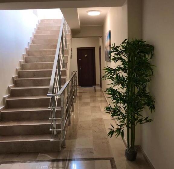 디럭스 스튜디오, Rohan Studio One