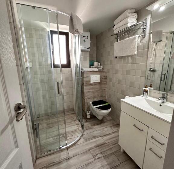 디럭스 스튜디오, Rohan Studio One