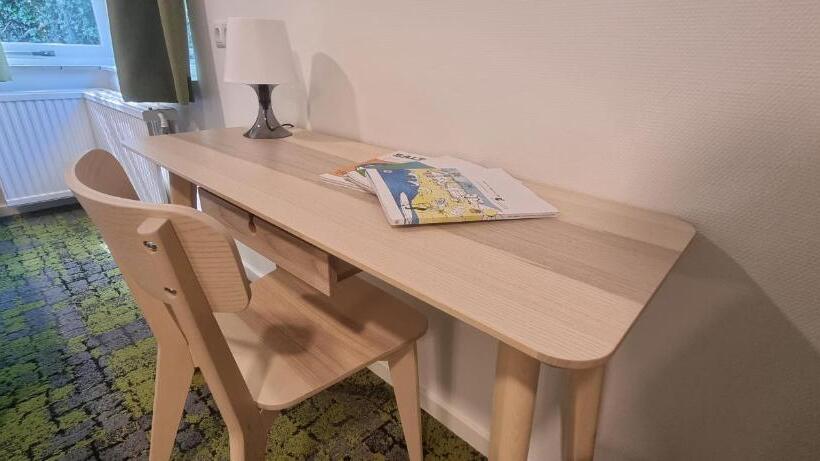 חדר קומפורט לשלושה, De Admiraal