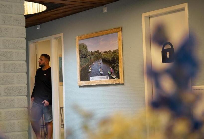 חדר קומפורט לשלושה, De Admiraal