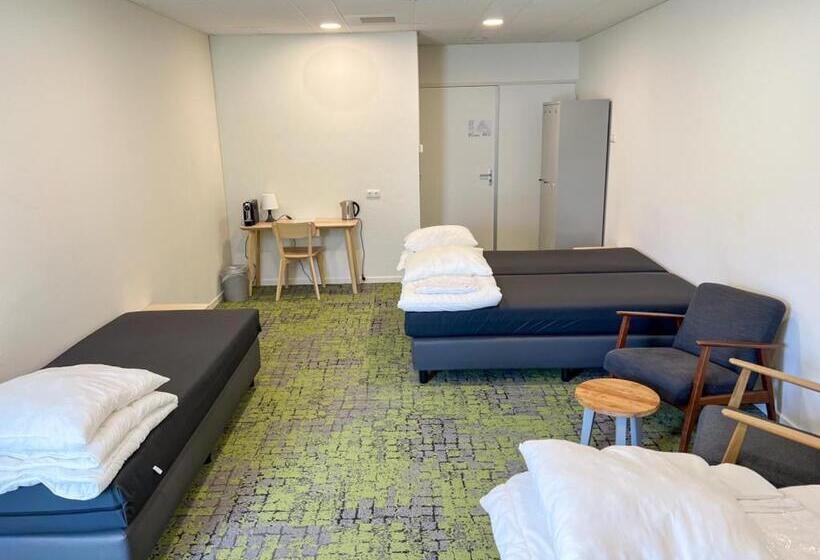 חדר משפחתי, De Admiraal