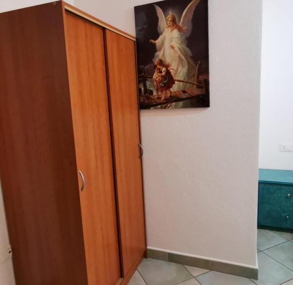 标准三人间, Vivere In Famiglia