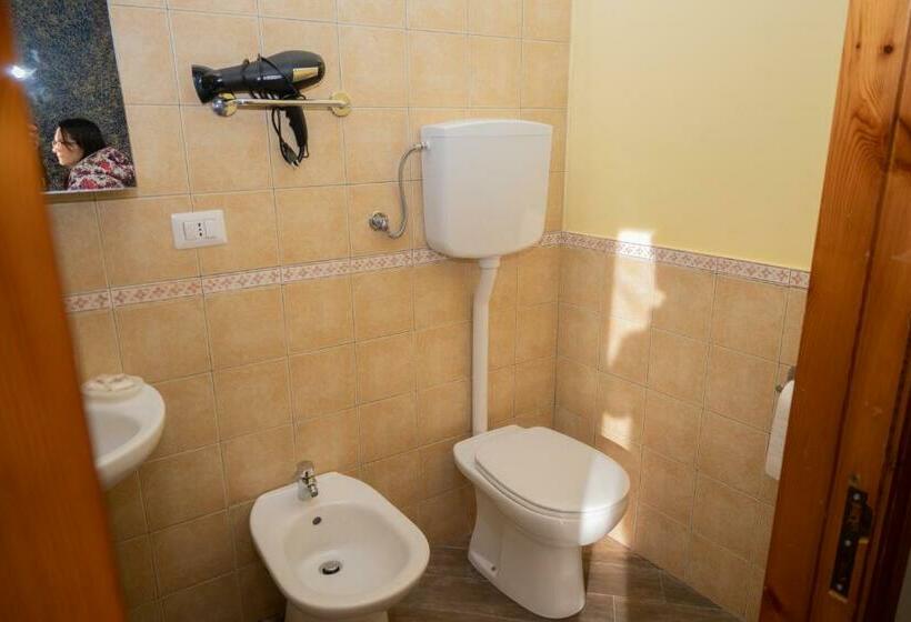 اتاق استاندارد با چشمانداز کوهستان, Acquario