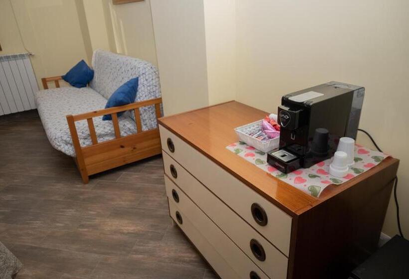 اتاق استاندارد با چشمانداز کوهستان, Acquario