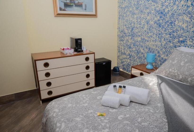 اتاق استاندارد با چشمانداز کوهستان, Acquario