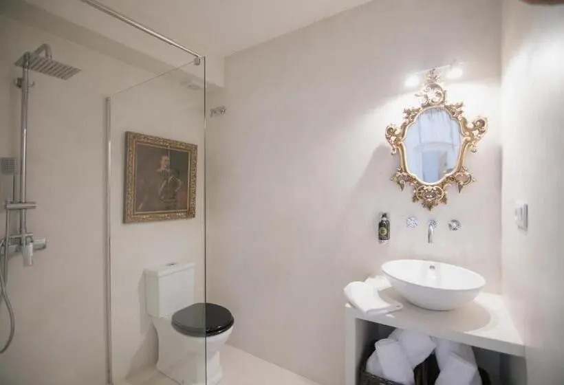 سوییت جونیور با چشم‌انداز دریا, Villa Dora