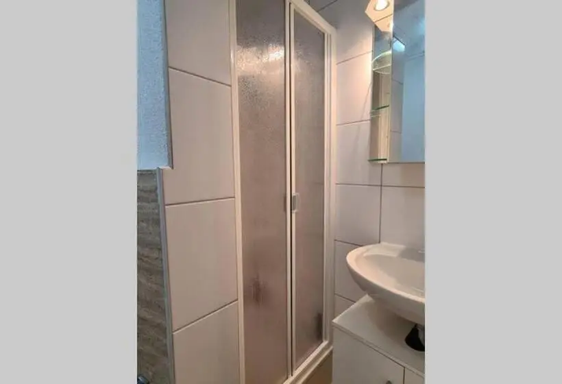 ルームシェアのワンベッド, Charmantes Helles Zimmer Zentrumnah Und Naturnah