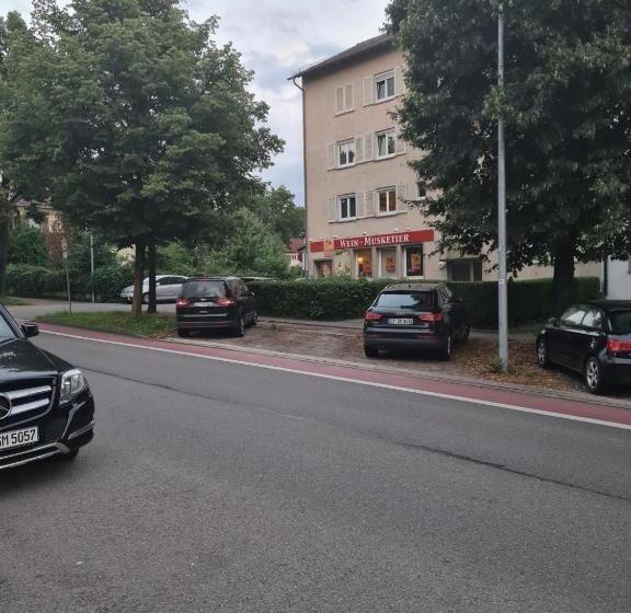 מיטה בחדר משותף, Charmantes Helles Zimmer Zentrumnah Und Naturnah