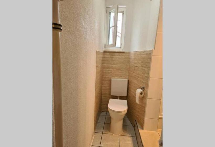 מיטה בחדר משותף, Charmantes Helles Zimmer Zentrumnah Und Naturnah