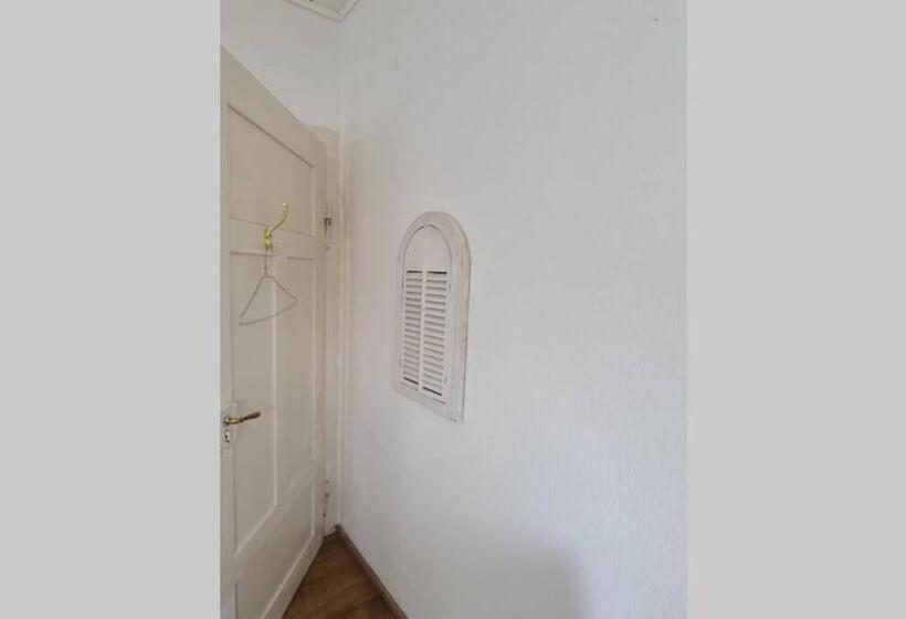 מיטה בחדר משותף, Charmantes Helles Zimmer Zentrumnah Und Naturnah