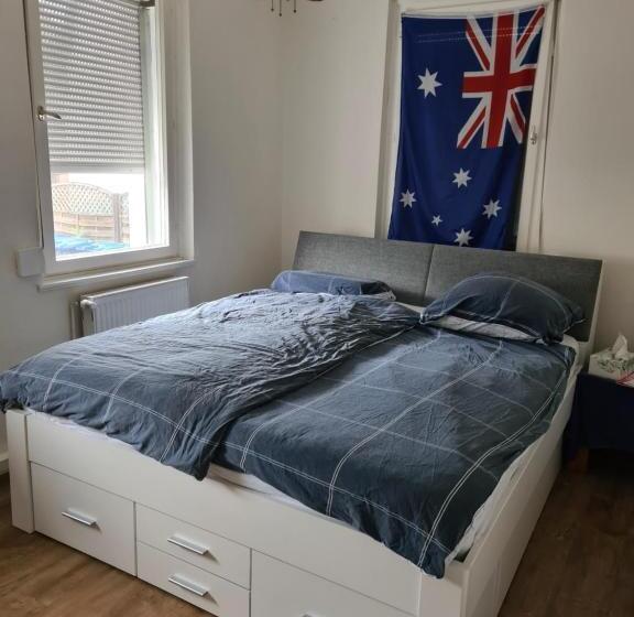 מיטה בחדר משותף, Charmantes Helles Zimmer Zentrumnah Und Naturnah