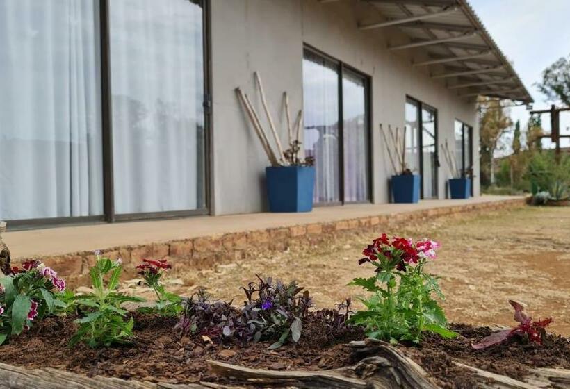 חדר משפחתי, Little Farms