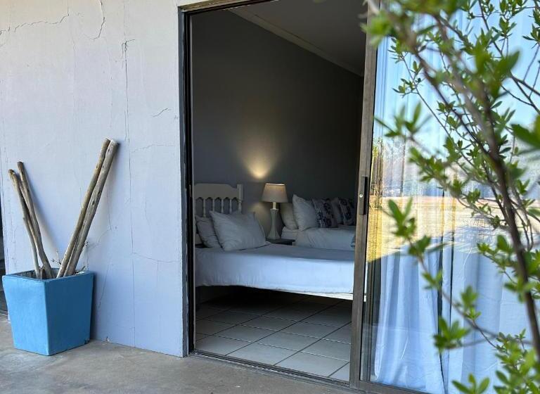 חדר משפחתי, Little Farms