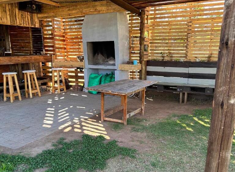 חדר משפחתי, Little Farms