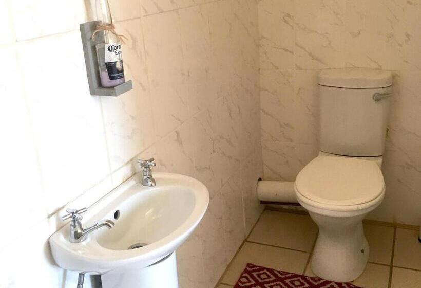 חדר משפחתי, Little Farms