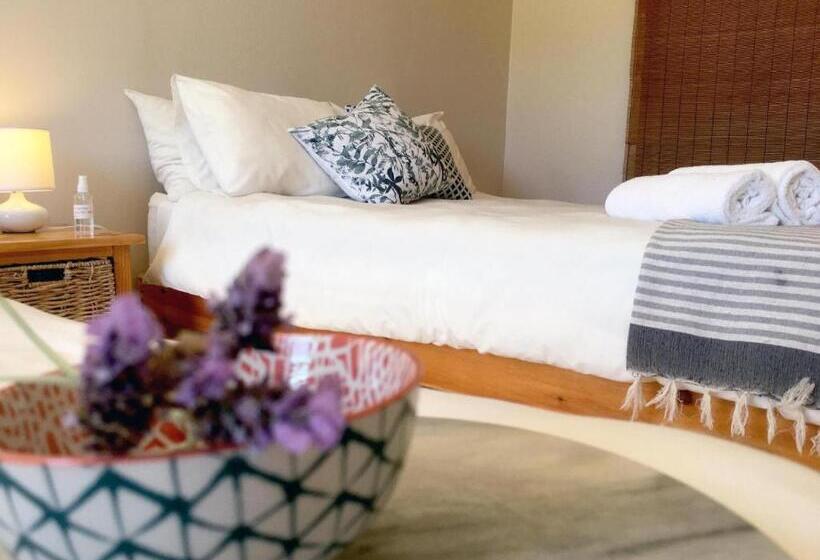 חדר משפחתי, Little Farms