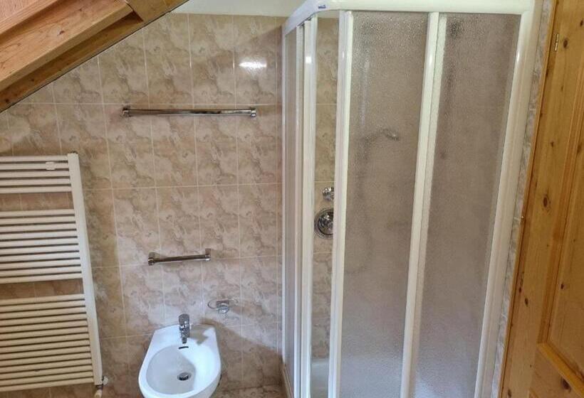 חדר סטנדרטי לשלושה עם נוף, Pian Schiavaneis B&b Apartament