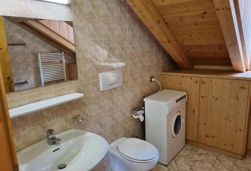 חדר סטנדרטי לשלושה עם נוף, Pian Schiavaneis B&b Apartament