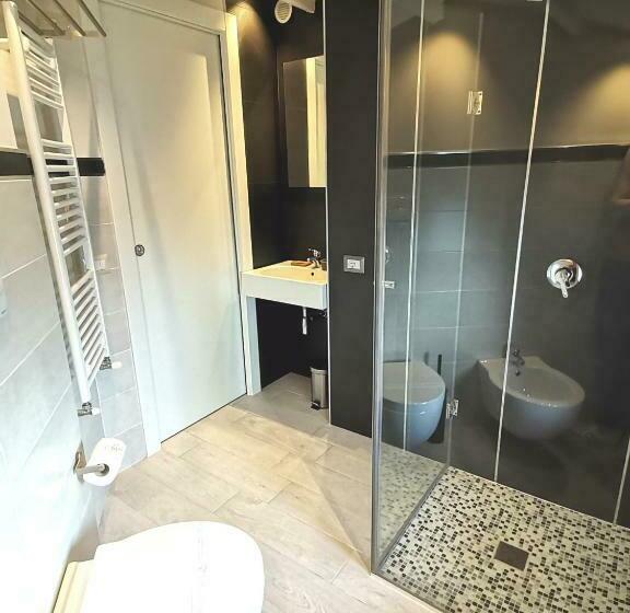 标准间带山景, Le Métro