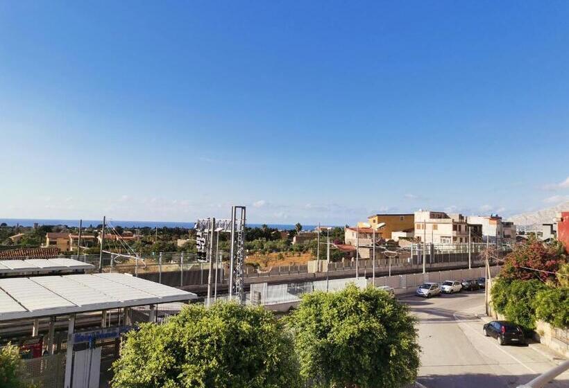 バルコニー付きスタンダードルーム, Le Métro