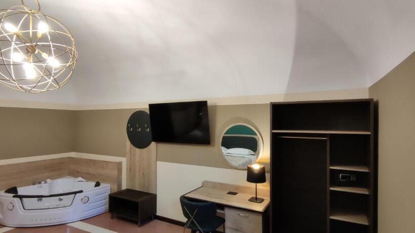 سوئیت با وان آب گرم, San Marciano Luxury Rooms