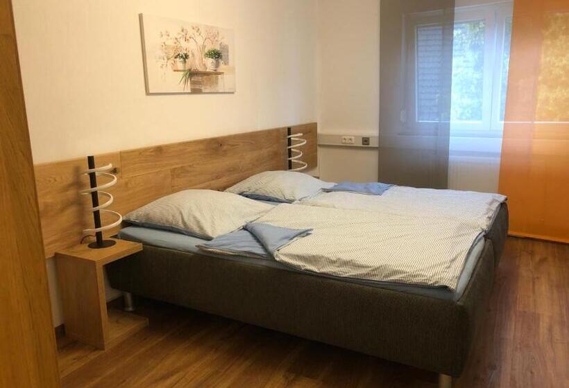 Huoneisto 1 Makuuhuone, Gästehaus Jagsttal