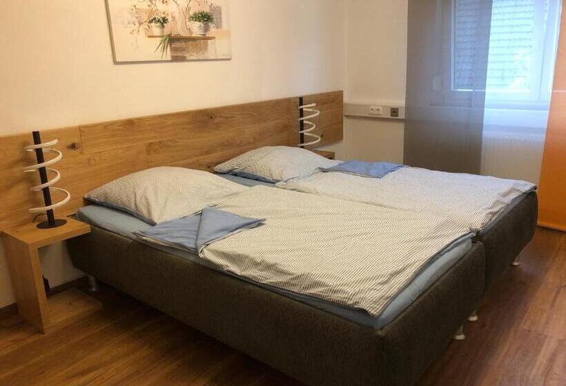 Huoneisto 1 Makuuhuone, Gästehaus Jagsttal