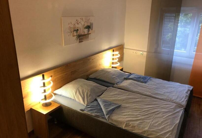 Huoneisto 1 Makuuhuone, Gästehaus Jagsttal