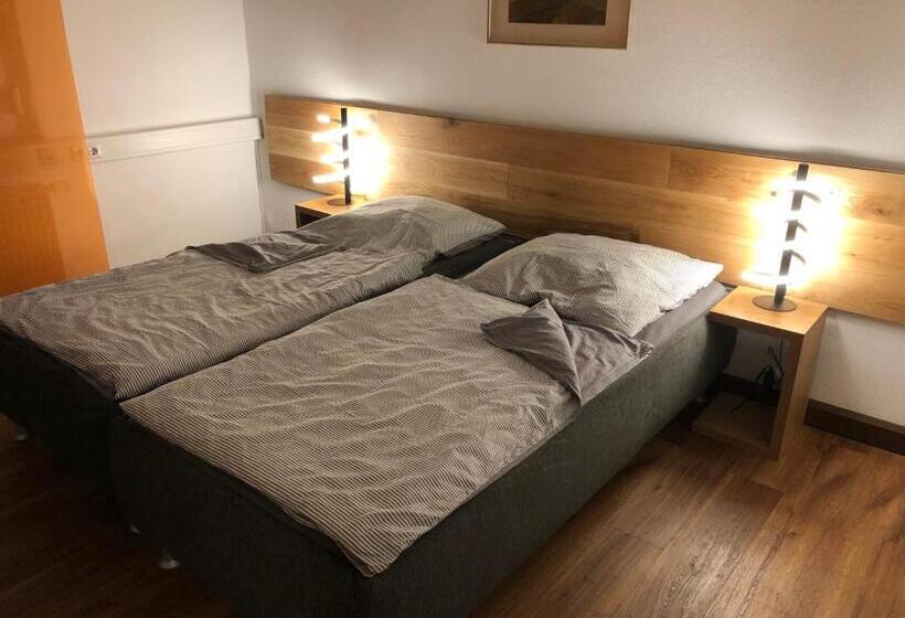 Huoneisto 1 Makuuhuone, Gästehaus Jagsttal