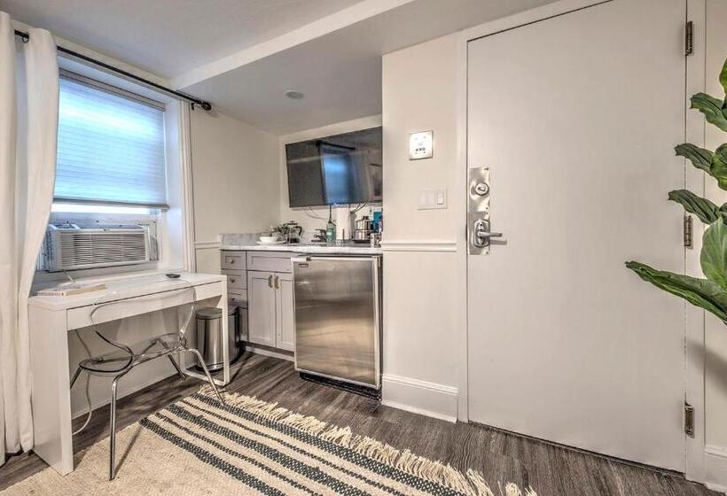 Студия Стандарт, Good Hotels Boston