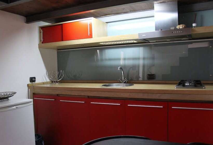 غرفة قياسية ثلاثية, B&b Opera