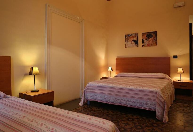 اتاق استاندارد سه نفره, B&b Opera