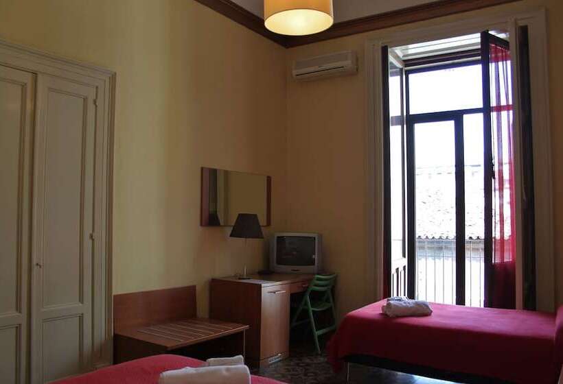 غرفة قياسية ثلاثية, B&b Opera