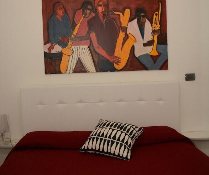 غرفة قياسية ثلاثية, B&b Opera