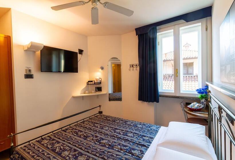 اتاق استاندارد, In Riva Al Lago