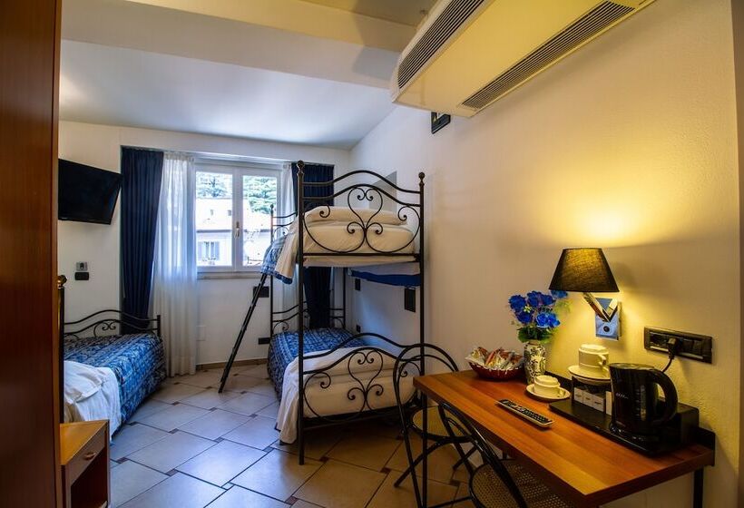 اتاق استاندارد سه نفره, In Riva Al Lago