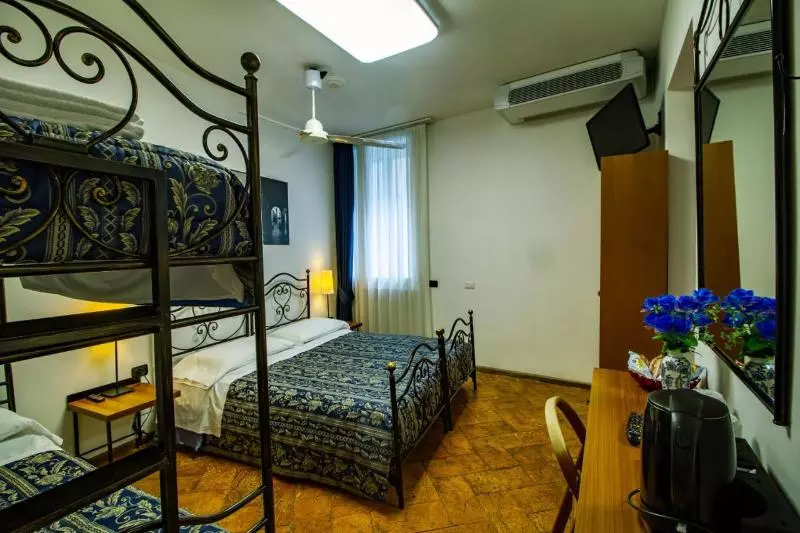 اتاق استاندارد چهار تخته, In Riva Al Lago