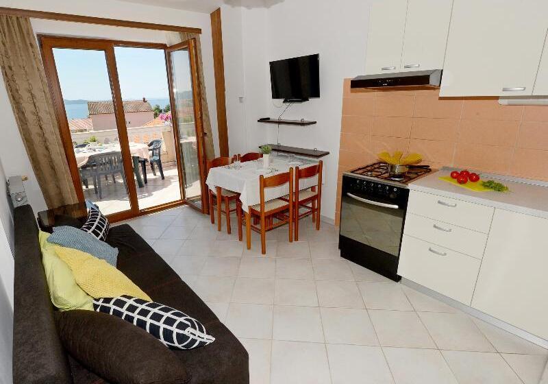 اتاق چهار تخته با دستشویی مشترک, In Riva Al Lago