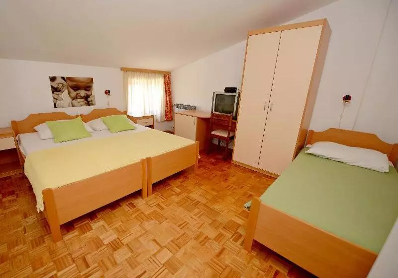 اتاق چهار تخته با دستشویی مشترک, In Riva Al Lago