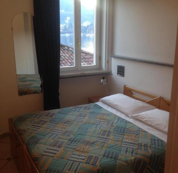 اتاق استاندارد, In Riva Al Lago