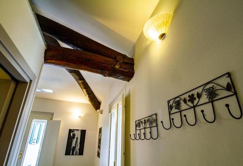 اتاق استاندارد, In Riva Al Lago