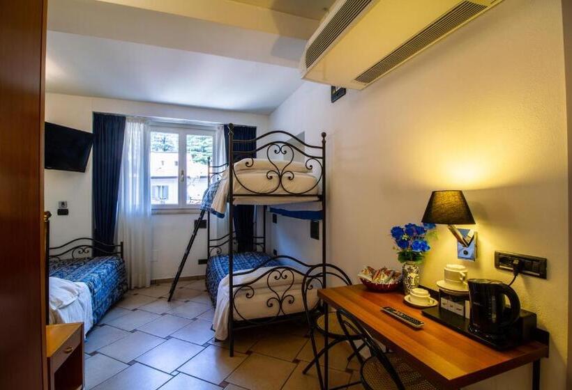 اتاق استاندارد سه نفره, In Riva Al Lago