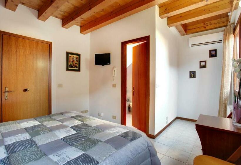 Quarto Estandar, Locanda Delle Acque