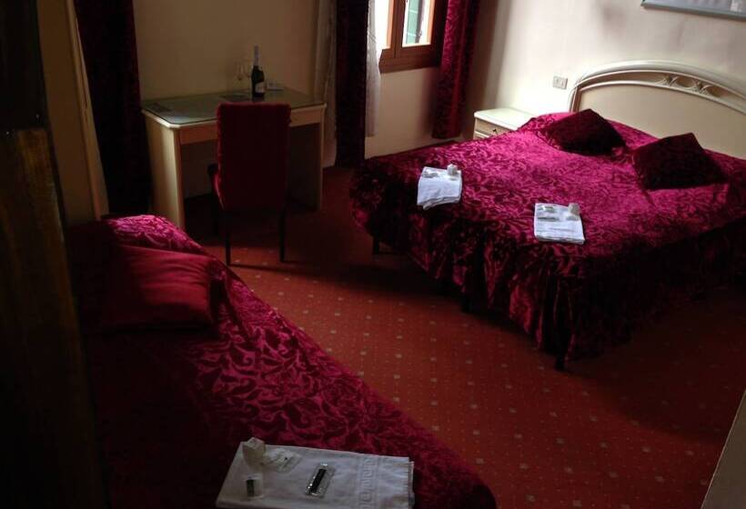 اتاق استاندارد سه نفره, Casa Linger