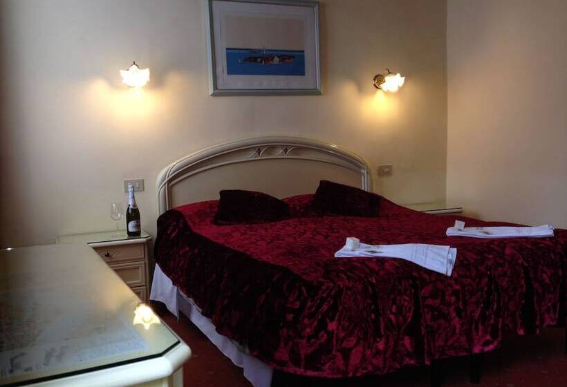 اتاق استاندارد سه نفره, Casa Linger